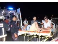 Tur Otobüsü Park Halindeki Kamyonete Çarptı: 2 Yaralı