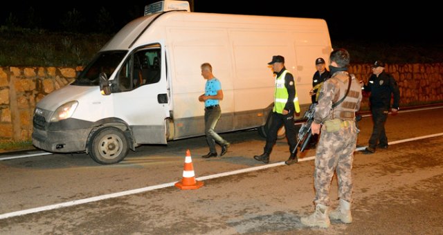Maskeli Hırsızlar, Ünlü İş Adamı Ve Eşini Rehin Alıp Evini Soydu