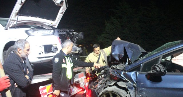 Aşırı Hız Yapan Cip Otomobil İle Kafa Kafaya Çarpıştı: 4 Yaralı