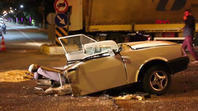 Trafik Kazasında Otomobil Ortadan İkiye Bölündü: 1'i Ağır 3 Yaralı