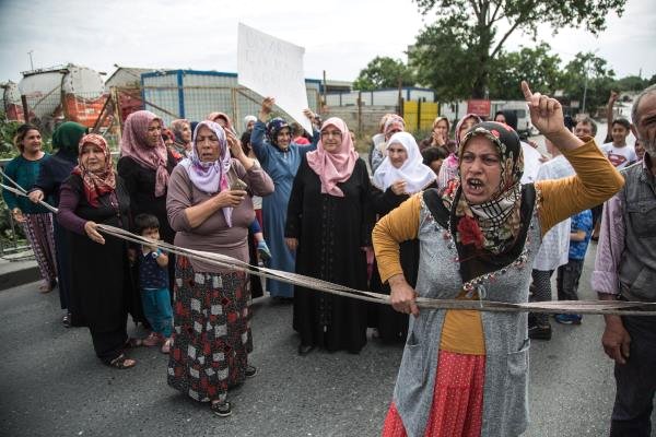 Uyuşturucu Satılmasından Rahatsız Olan Kadınlar, Yol Kapatma Eylemi Yaptı