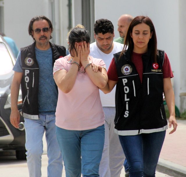 Torbacılık Suçundan Tutuklanan Kadın, Gözyaşlarına Boğuldu