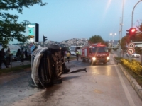 İşaret Levhasına Çarpan Araç Takla Attı: 1 Yaralı
