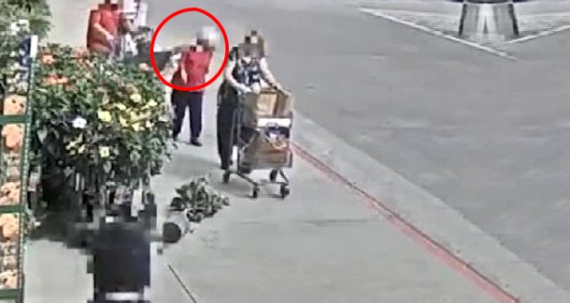 88 Yaşındaki Kadına Yumruk Atan Tekerlekli Sandalyeli Saldırgan, Kaçarken Bir Anda Ayaklandı
