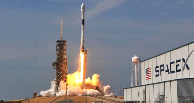 Spacex 60 İnternet Uydusunu Uzaya Gönderdi