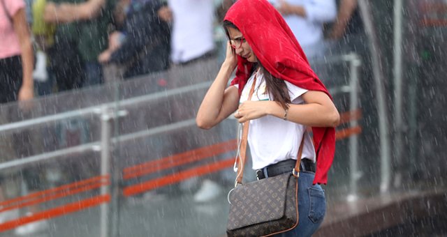 İstanbul'u Etkisi Altına Alan Sağanak Yağışlar Ne Kadar Sürecek? Meteoroloji Saat Verdi!