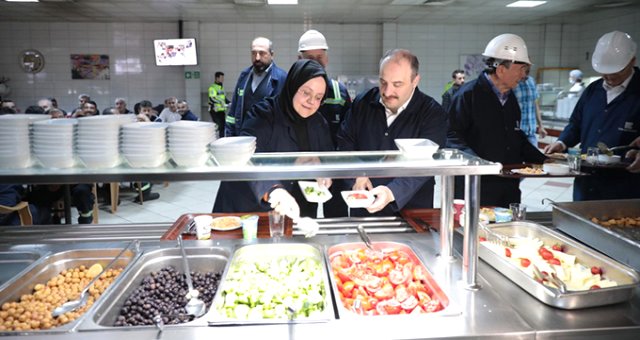 Bakan Selçuk Ve Bakan Varank, Metalurji İşçileriyle Sahur Yaptı