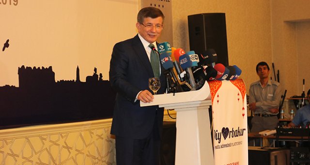Ahmet Davutoğlu 'parti Kuracak Mısınız?' Sorusuna Yanıt Verdi