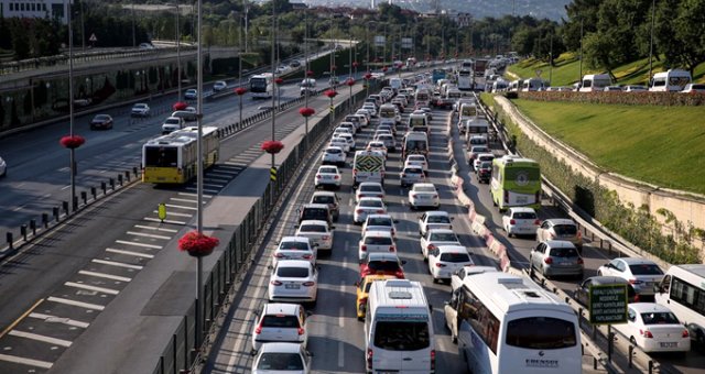 Sigortacılardan Aracıyla Bayram Tatiline Çıkacaklara Uyarı: Poliçelerinizi Kontrol Edin