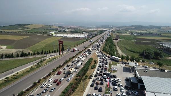 İstanbul-Bursa- İzmir Yolunda Trafik Durma Noktasında