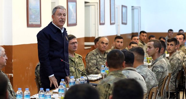 Bakan Hulusi Akar: Generallerimizle Ilgili Ileri Geri Konuşmak Kimsenin Haddi Değil