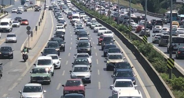 İstanbul'da Bayramın Ilk Günü Trafik Felç Oldu! Yoğunluk Yüzde 53
