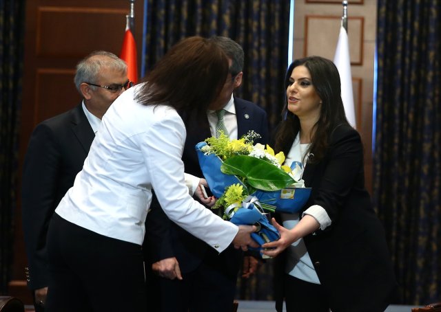 Ak Parti Ile Bayramlaşmaya Çiçekle Gelen Tek Parti İyi Parti Oldu