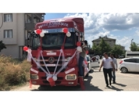 Nakliyeci Kardeşler, Tırı Sünnet Aracı Yaparak Çocuklarını Gezdirdiler.