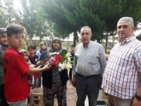 Kur’an Kursu Öğrencilerinden Şehit Mezarına Ziyaret