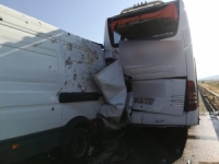 Kamyonet Yolcu Otobüsüne Çarptı: 1 Yaralı