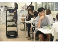 Bu Restoranda Qr Koduyla Girilen Siparişleri Robotlar Servis Ediyor