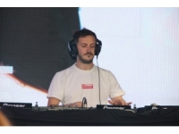 Ünlü Dj Burak Yeter: “Biz 2 Saat Eğlendiririz, Kendini Dj Sananlar 10 Dakika Eğlendirir”