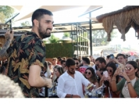 İdo Taburcu Olur Olmaz Sahnelere Döndü