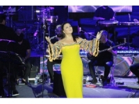 Sibel Can Tatilcileri Coşturdu