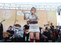 İzmir’de Merve Özbey Rüzgarı