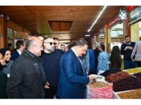 Sanatçılar Kayısı Pazarında
