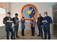 Öğretmenlerden Sağlık Çalışanları İçin Yüz Koruyucu Siper