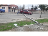 Şuhut’ta Otomobil İle Çekici Çarpıştı