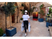 Mardin’de Evinde Sınavlara Hazırlanan Öğrencilere Ücretsiz Kitap Desteği
