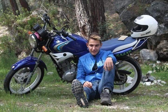 Antalya'da Polis Aracıyla Motosiklet Çarpıştı 1 Ölü 2 Yaralı