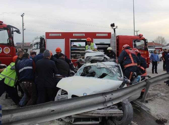 Sakarya'da Feci Kaza 2 Ölü 1 Yaralı