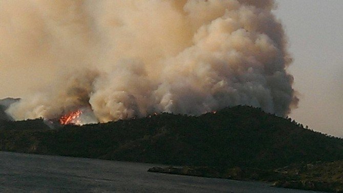 Marmaris'teki Orman Yangını Devam Ediyor