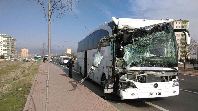 Kayseri'de Otobüsler Çarpıştı 1 Ölü 5 Yaralı