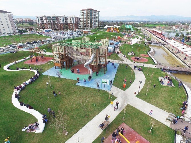 Atatürk Kent Parkı, Manisalılarla Doldu Taştı