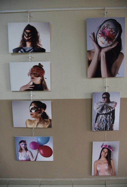 Marmaralı Öğrencilerden ’Kadın, Şapka, Maske’ Fotoğraf Sergisi