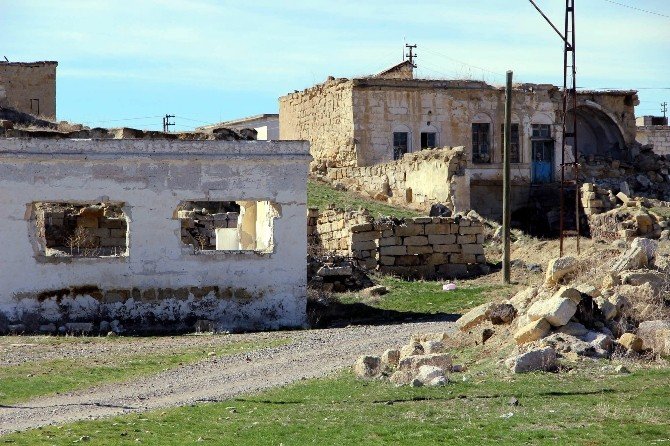 Kanserli Köyde Nüfus Bin 200’e Düştü