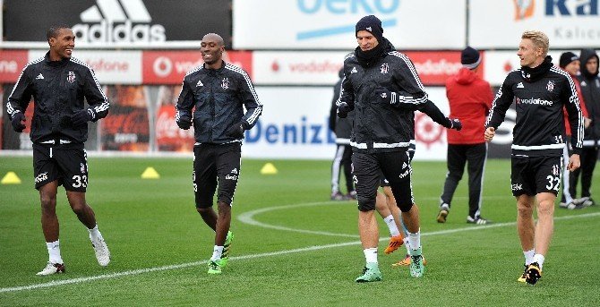 Beşiktaş'ın Antalyaspor Hazırlıklarını Sürdürüyor