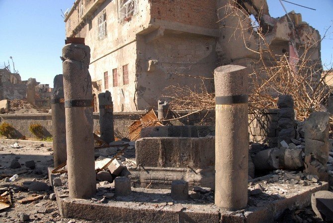 Diyarbakır'daki Tarihi Camii Harabeye Döndü