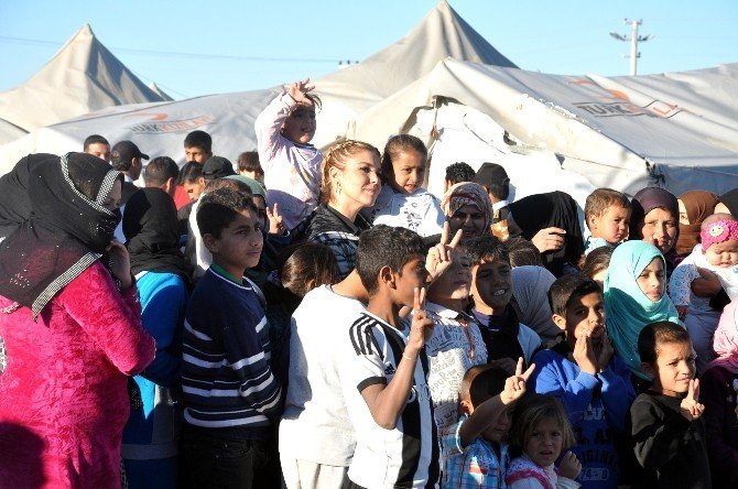 Gülben Ergen Çadır Kentte Mülteci Çocuklarla Buluştu