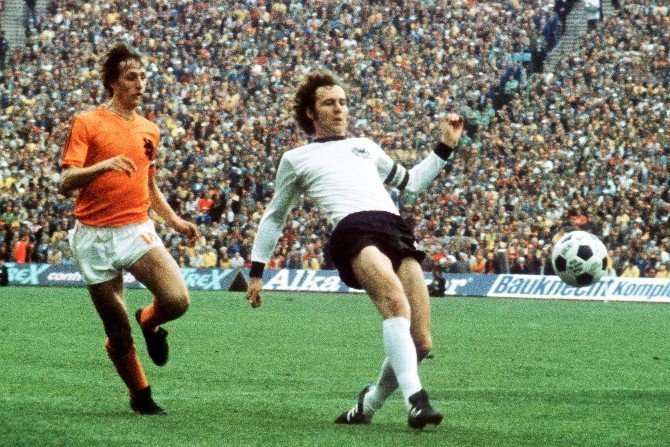 Efsane Futbolcu Johan Cruyff Hayatını Kaybetti