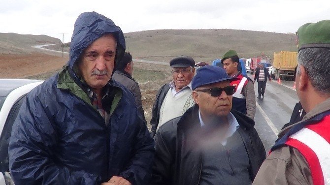Afyon'da Cenaze Konvoyuna Kamyon Çarptı, 1 Ölü 2 Yaralı