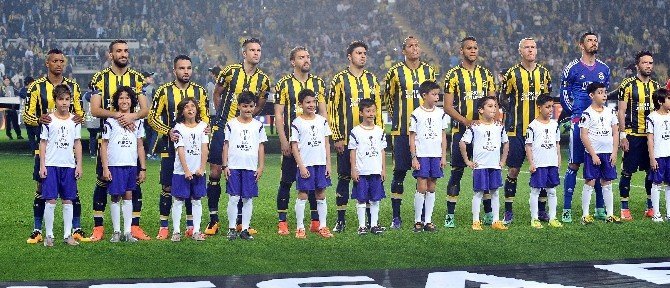 Fenerbahçe’de 12 Futbolcunun Sözleşmesi Sona Eriyor