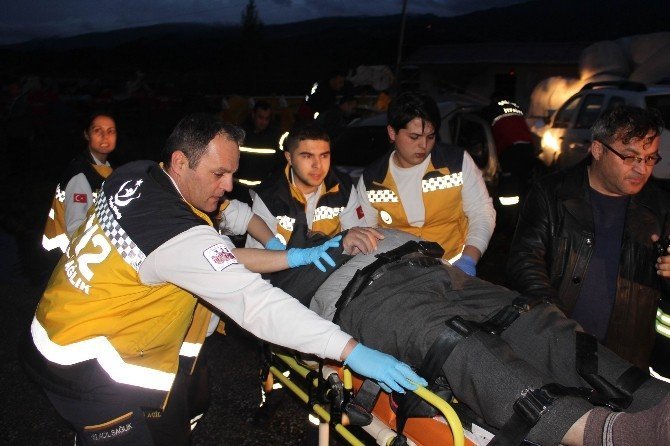 Manisa'da Feci Kaza 5 Ölü 2 Yaralı