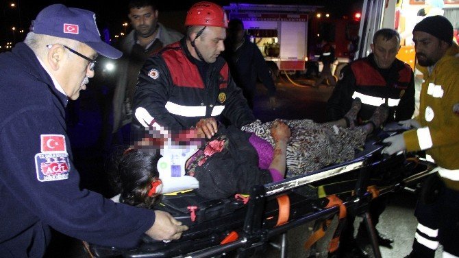 Samsun'da Kamyonet İle TIR Çarpıştı 8 Yaralı