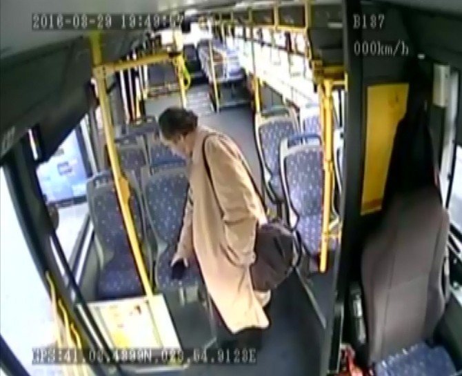 Halk Otobüsündeki Hırsız Kameraya Yakalandı