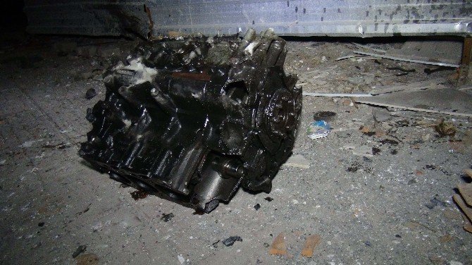Kızıltepe Askerlik Şubesine Bombalı Saldırı 1'i Asker 11 Kişi Yaralı