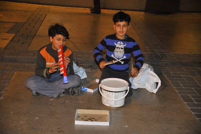 Suriyeli Çocuk Böyle Para Kazanıyor