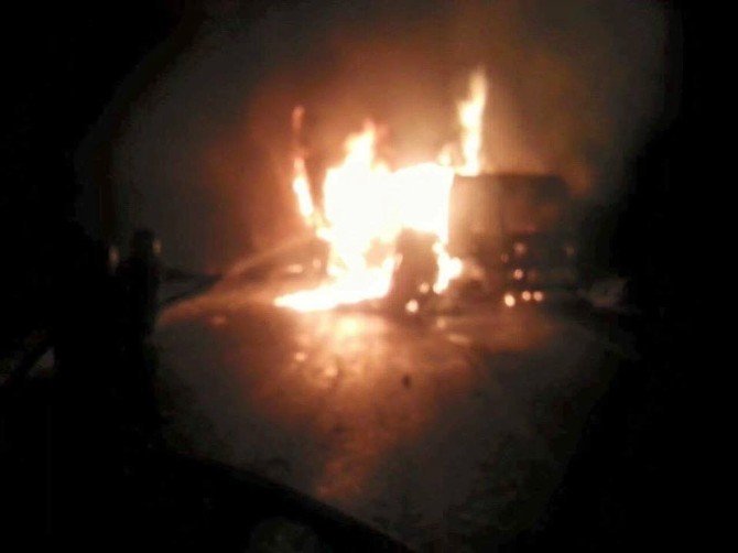 Şırnak'ta Teröristler, 3 Tır’ı Ateşe Verdi