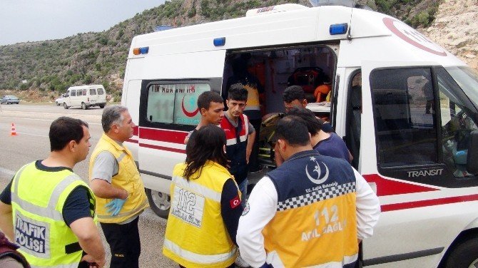Mersin'de Korkunç Kaza 2 Ölü,5 Yaralı