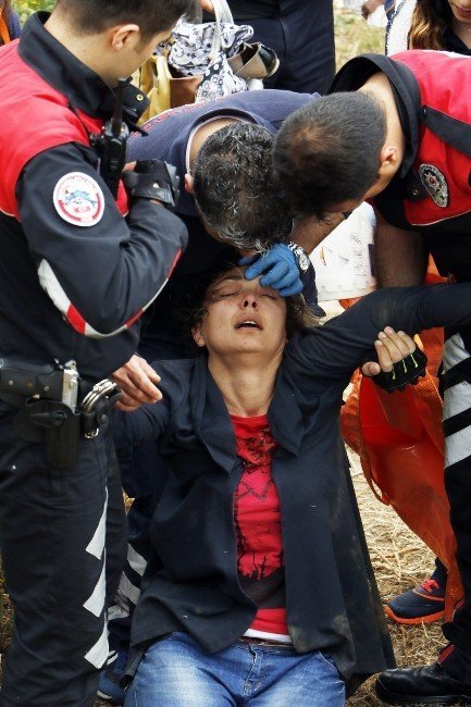 İntihara Teşebbüs Eden Kadını Polisler Kurtardı